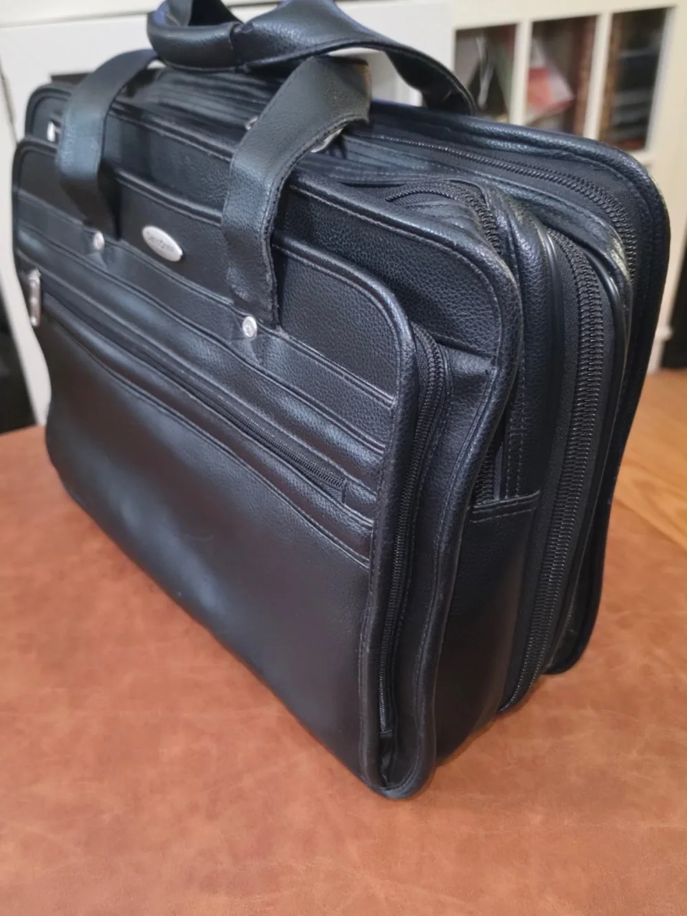 Samsonite Genuine Leather Expandable Laptop Briefcase Black, Very Good Condition